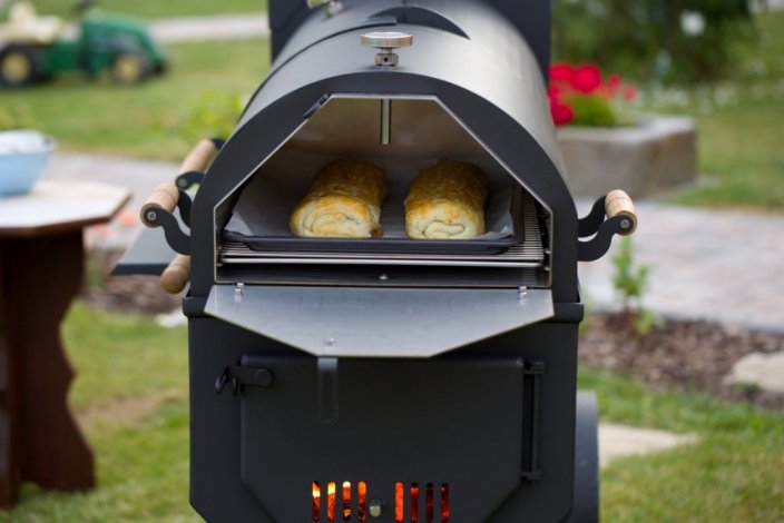 Locomotive VARI Grill for wood with oven and smoker