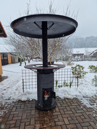 Das Terassenheizgerät auf Holz